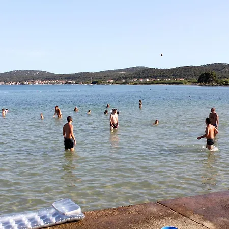 Triple 4309g Πανσιόν Pašman